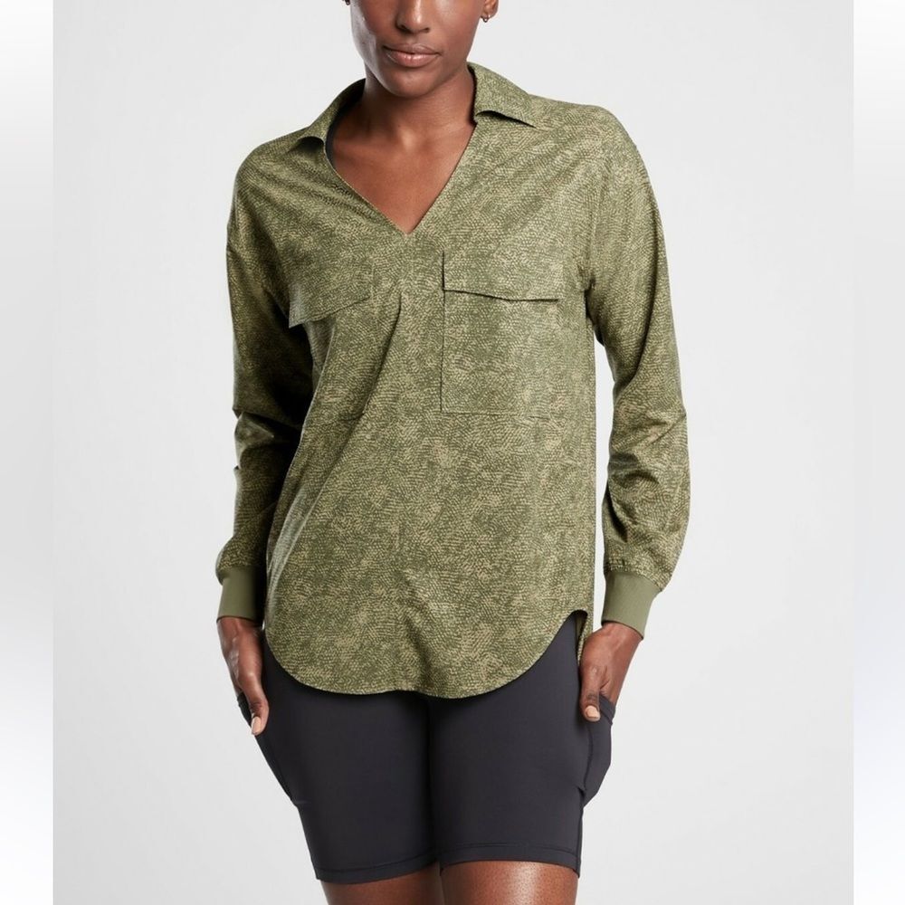 Athleta Zuma Printed Top Viper Shadow Olive XXS Textured Green Blouse runs big!